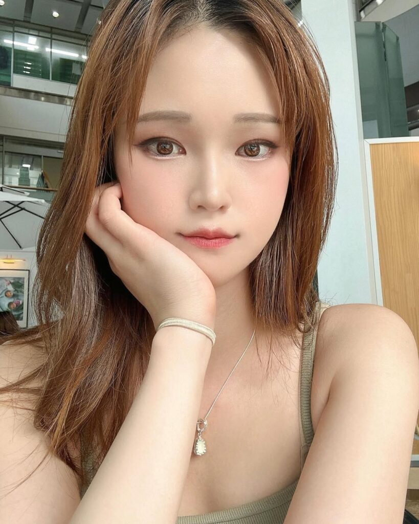 Who Is Yuyuhwa? Age, Career, Height & Net Worth 2026
